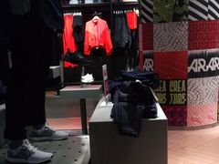 -阿迪达斯(百联徐汇商业广场运动旗舰店)