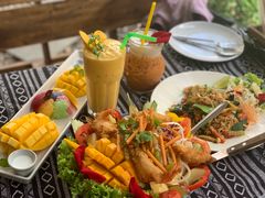 -Chom Cafe and Restaurant