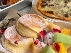舒芙蕾松塔饼配干酪gelato冰淇淋-野草莓自由市场
