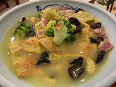 上汤蛋饼-侬佳蒸菜馆(听潮店)