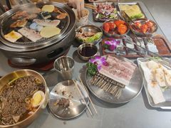 -围炉肉舍•炭烤活鳗•丹东海鲜烤肉(步行街店)