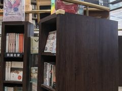 -钟书阁(群光广场店)