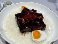 咸蛋茨菰红烧肉-屋里厢上海菜馆