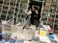 -钟书阁(松江泰晤士小镇店)