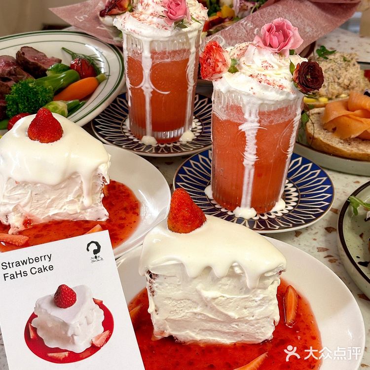 在北京！吃到了！草莓🍓瀑布蛋糕！！