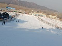 -十三陵雪世界滑雪场