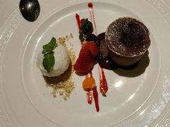 熔岩巧克力蛋糕配香草冰淇淋-Mogul Eatery·大亨餐酒馆