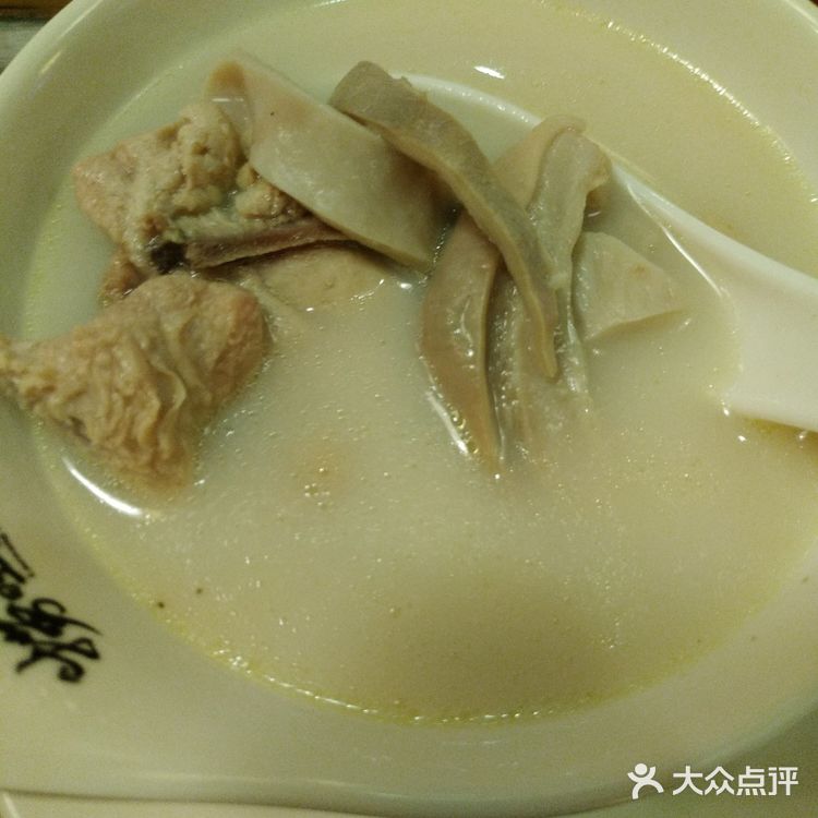辣锅里豆腐和鸭血非常入味。环境还算可以