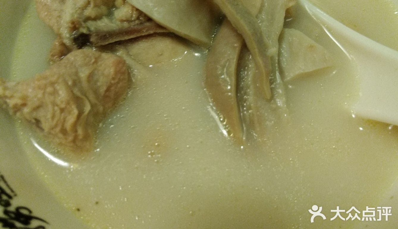 辣锅里豆腐和鸭血非常入味。环境还算可以