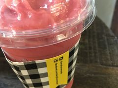 -莓园冰淇淋店