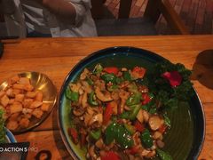 -老滇山寨•云南特色菜•地方菜•民族风情歌舞表演(金碧店)