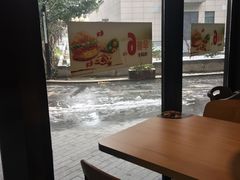 靠窗位-汉堡王(徐汇绿地缤纷店)