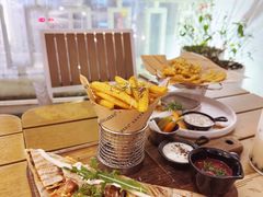 招牌小食拼盘松露薯条-Mark&Mars Restaurant