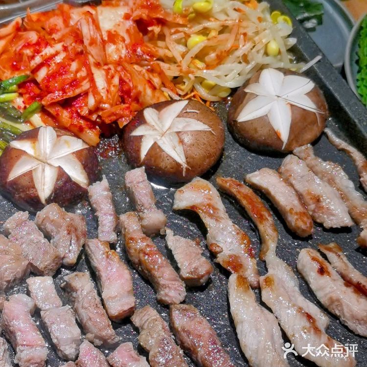 深夜食堂必来椿社烤肉!冰面配烤肉巨爽