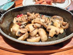 橄榄油炒杂菌配温泉蛋-CRAZYONES西班牙海鲜饭(上海美罗城店)