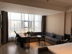 -榆林榆阳西路火车站亚朵酒店