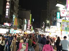 -六合夜市