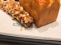 -HOT CRUSH趁热集合·现烤面包(上海环球港店)