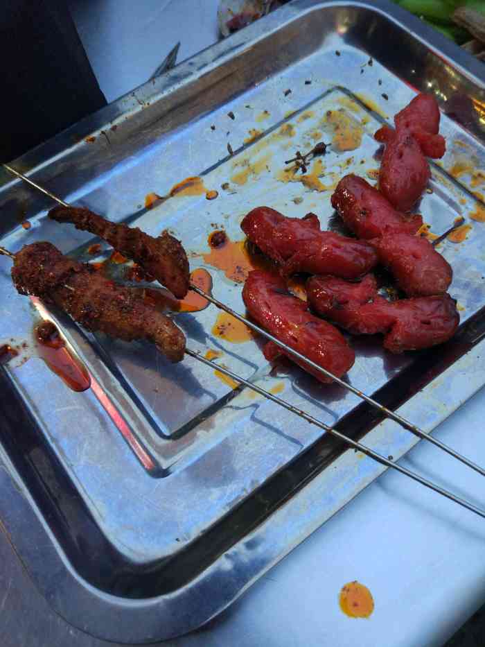 上上签烤肉-"上上签烧烤,地址在三印的铁道口向东一点,.