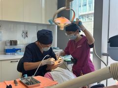 -瑞尔齿科(南京东路名人诊所)