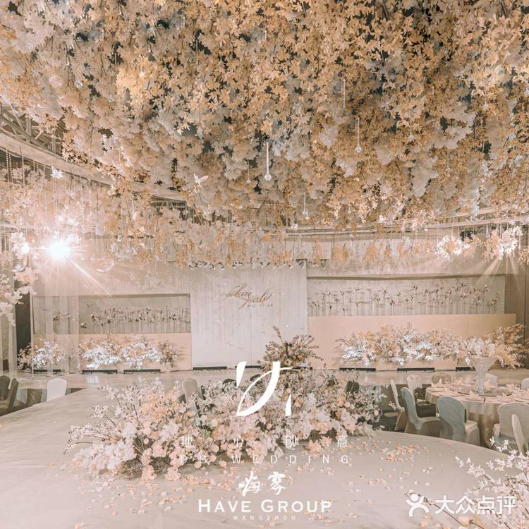 婚礼上自然流露的幸福感让现场更有温馨浪漫的氛围