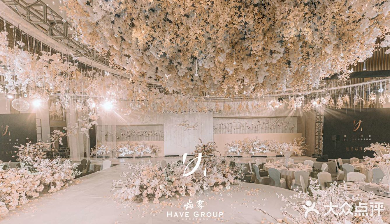 婚礼上自然流露的幸福感让现场更有温馨浪漫的氛围