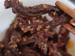 麻辣牛肉干-鑫记婆婆兔·成都特产·兔头手撕兔(太古里店)