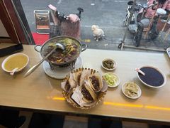 -闫家驴肉老店(华电一校店)