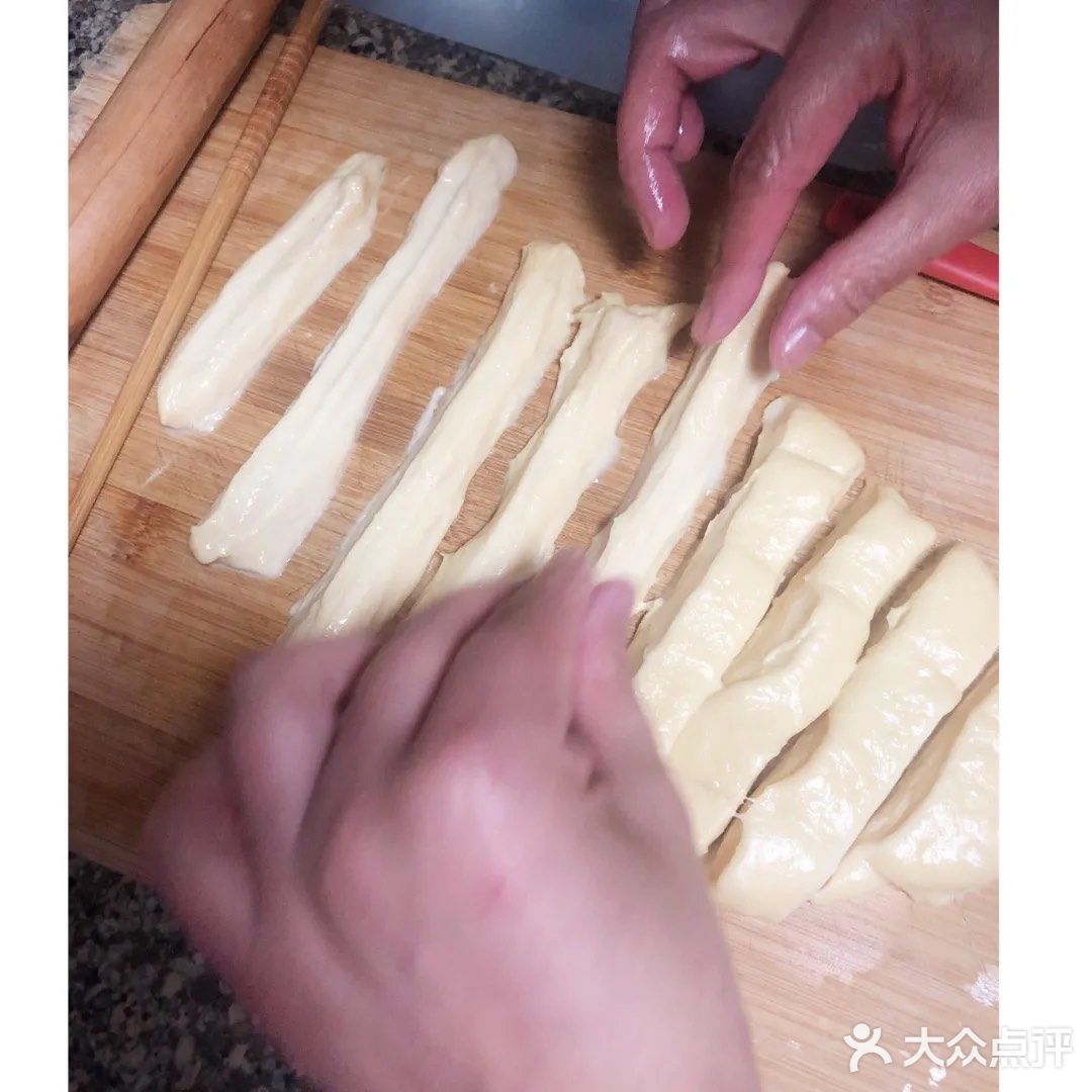 切好形状盖上保鲜膜，二次发孝10分钟就可以下锅了
