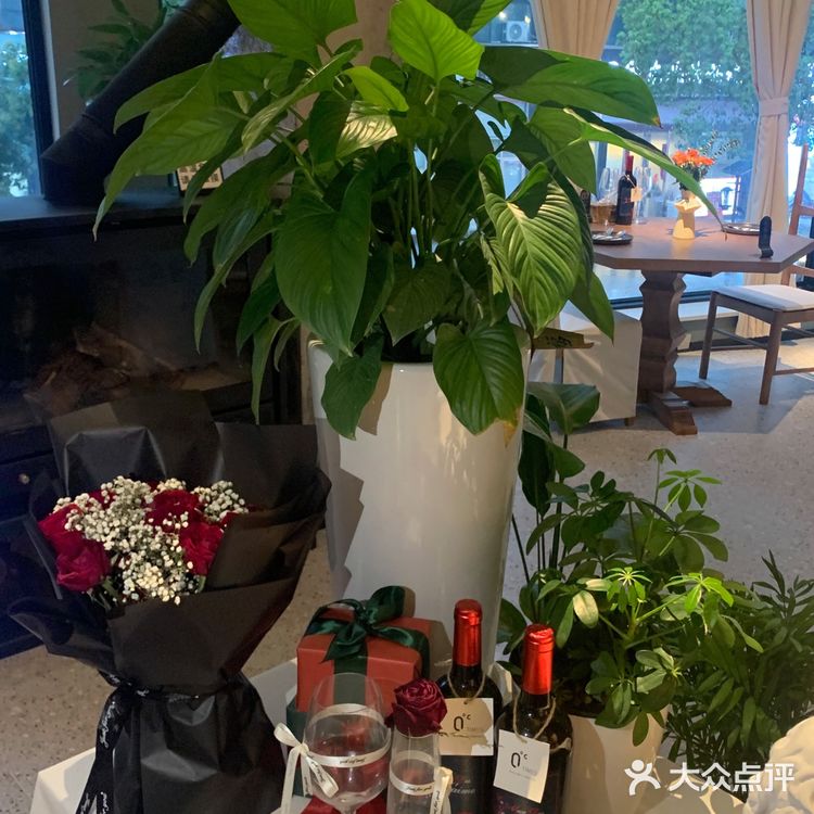 报告！发现一家长沙超有氛围感的西餐厅‼️