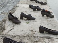 -多瑙河畔鞋履雕塑