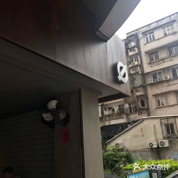 又是一家拥有nice且帅气咖啡师的咖啡馆咖啡走的是特