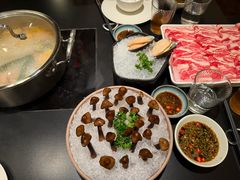 -鲜入唯煮·港式海鲜牛肉火锅(金宝街店)