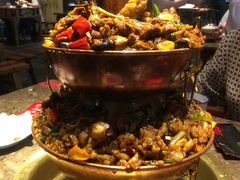 -沪小二炭火蛙锅(淮海中路美食不夜城店)