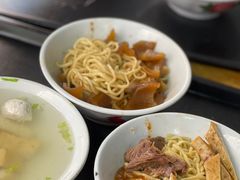 -松树干拌面店