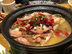 石锅土豆炖腊肉-隔壁老王·家常云南菜(花巷店)
