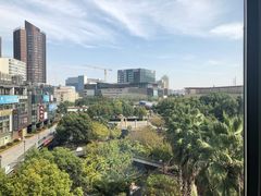 -魔方公寓(碧云国际店)