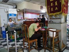 大堂-四平包子铺
