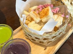 -Chom Cafe and Restaurant