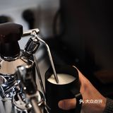 随手拍｜短暂阳光眷顾的日子恰巧在室外喝咖啡☕️