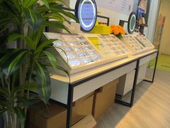 -天空之镜眼镜店蔡司依视路配镜授权零售店(望京颐堤港店)