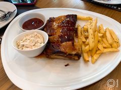 -Chom Cafe and Restaurant