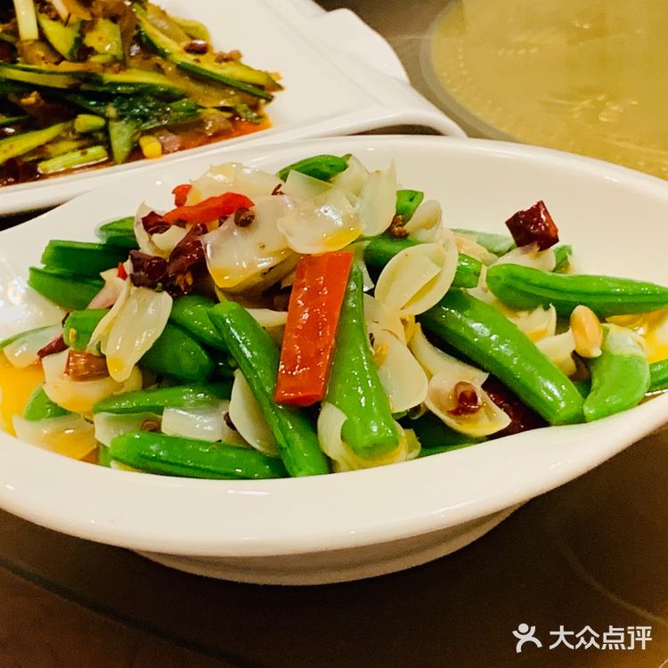 猪耳朵，牛头肉，凉粉，都不错，西湖牛肉羹，肚丝汤