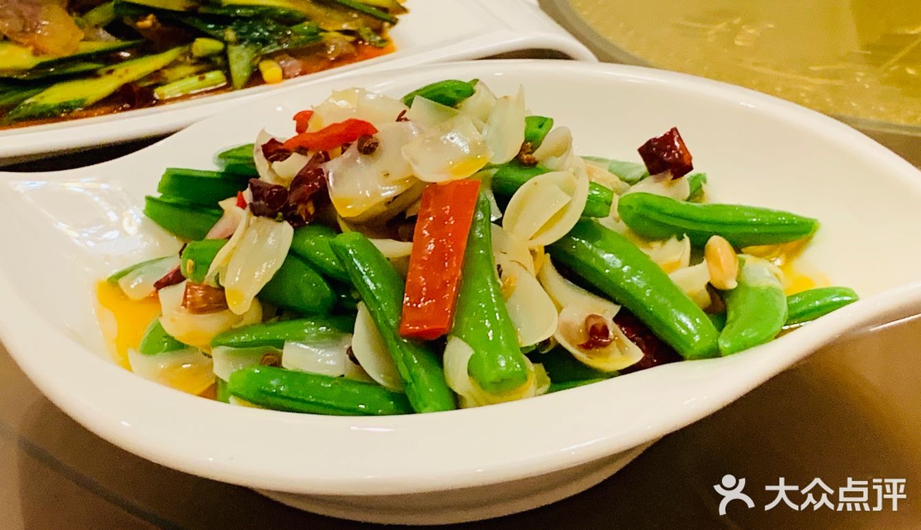 猪耳朵，牛头肉，凉粉，都不错，西湖牛肉羹，肚丝汤