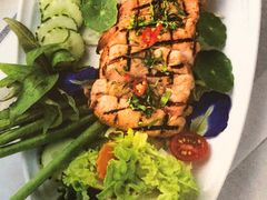-Chom Cafe and Restaurant