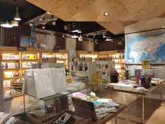 -新华里咖啡书吧(新华书店小寨店)