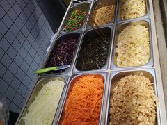 自助取餐区-三兄弟高炉烧饼