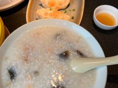 皮蛋瘦肉粥-蝴蝶里·粤菜·点心(龙湖天街&滨江店)