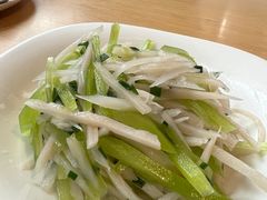-渝信川菜 · 川味家常菜(财富购物中心店)
