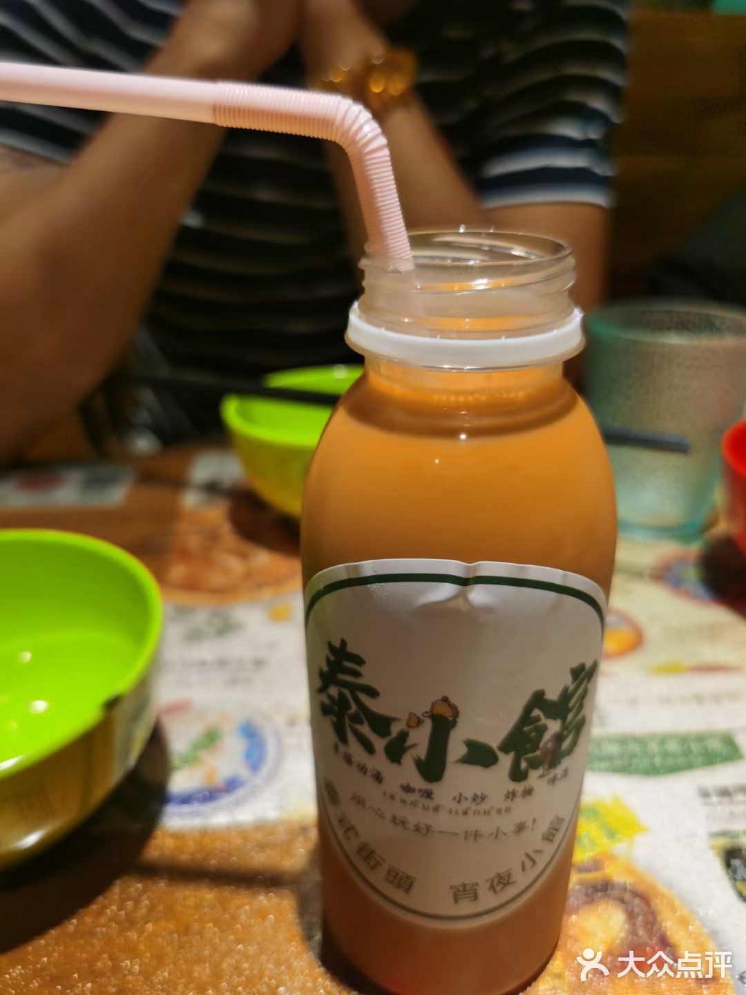 不得不说在这个楼梯上面坐着吃泰国菜